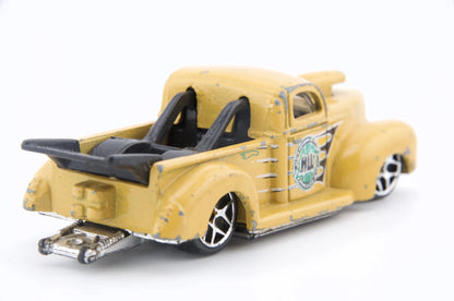 40 Ford Hot Wheels Żółta 1:64 – zdjęcie 5