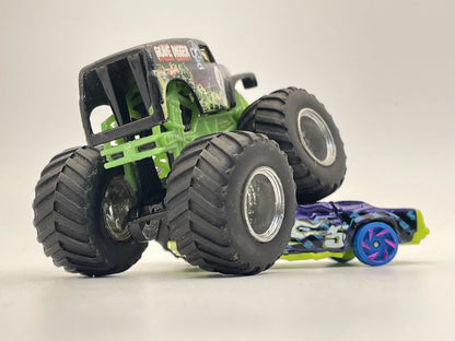 Grave Digger, Hot Wheels, Made in Indonesia, Resoraki, Die cast 1:64 – zdjęcie 5