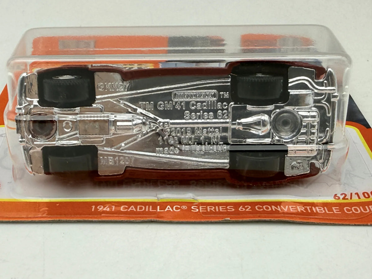1941 Cadillac Series 62 Convertible Coupe Matchbox 2021 Czerwony 1:64 – zdjęcie 5
