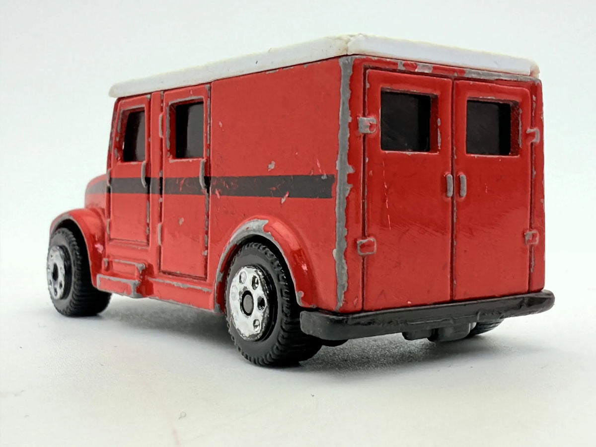 Armored Van Maisto Czerwony 1:64 – zdjęcie 5