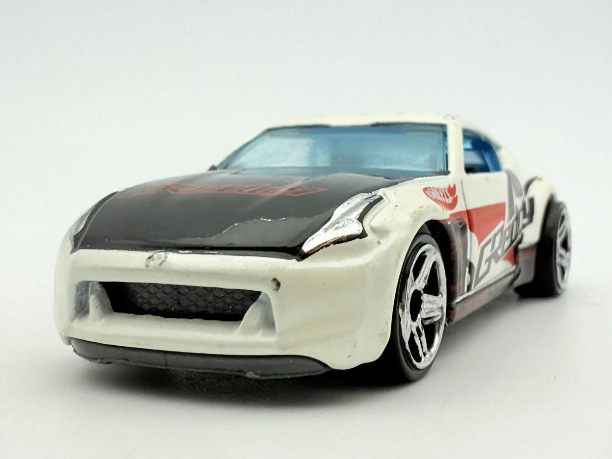 Nissan 370Z Hot Wheels Biały 1:64 – zdjęcie 5