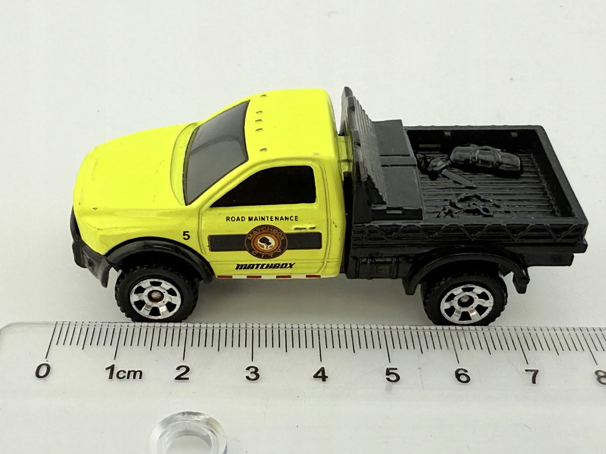 Ram Flatbed Mainline Matchbox 2018 Żółty 1:64 – zdjęcie 5