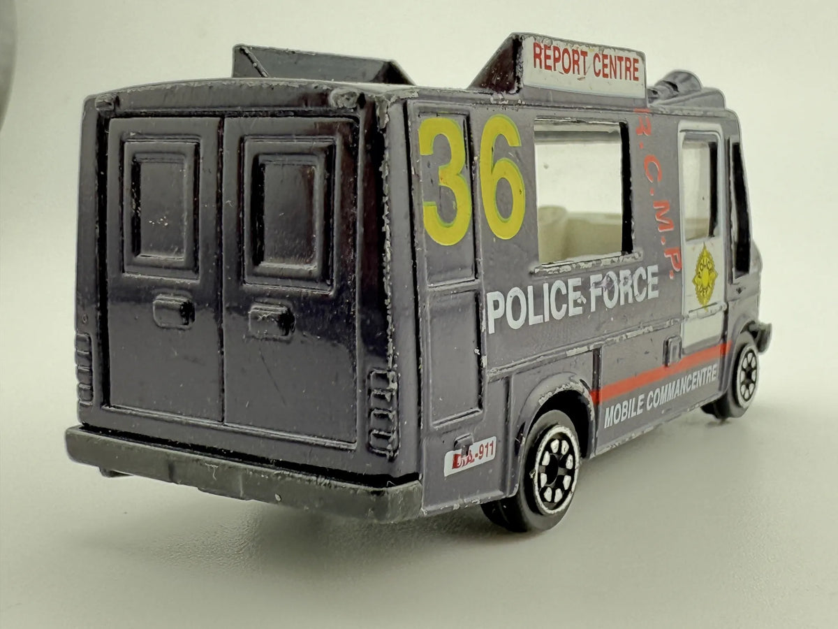 POLICE FORCE VAN Jak Mercedes 208 Kaczka, Die cast 07/10, 1:64, Resoraki – zdjęcie 4