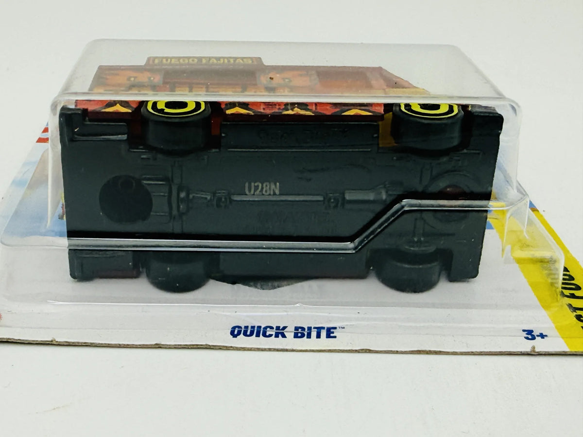 Quick Bite Hot Wheels 2025 Fast Foodie 1:64 Food Truck FUEGO FAJITAS – zdjęcie 5