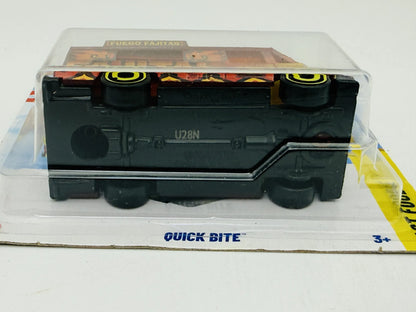 Quick Bite Hot Wheels 2025 Fast Foodie 1:64 Food Truck FUEGO FAJITAS – zdjęcie 5