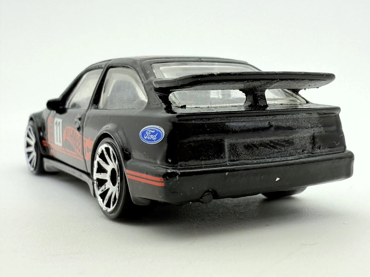Ford Sierra Cosworth Hot Wheels Czarny 1:64 – zdjęcie 5
