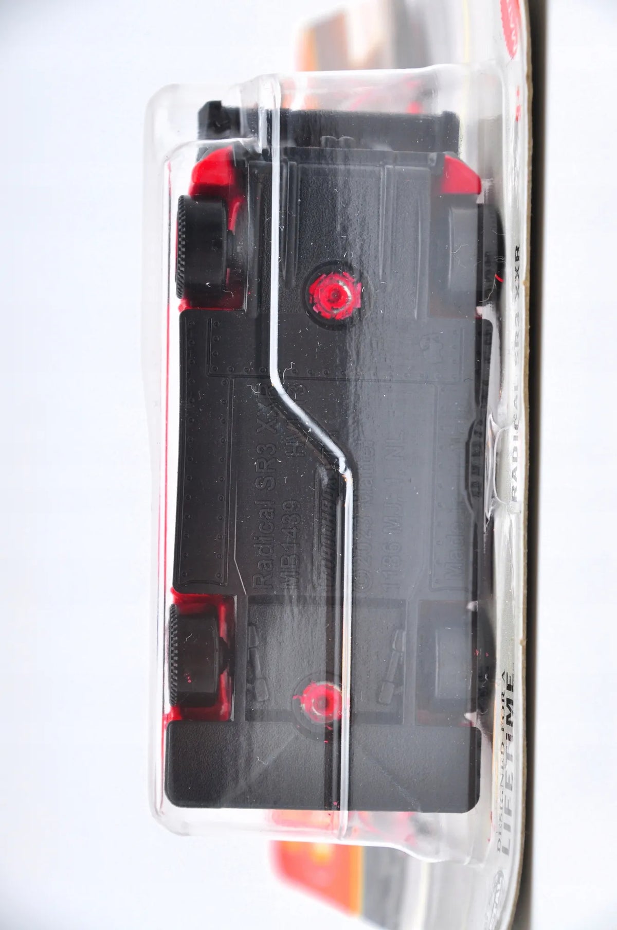 RADICAL SR3 XXR Matchbox 2023 Czerwony 1:64 – zdjęcie 5