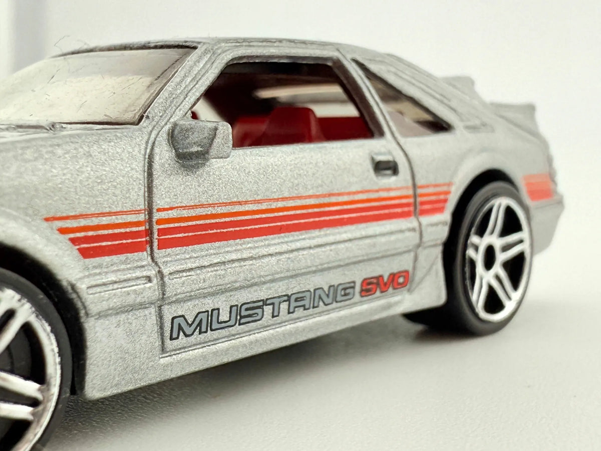 '84 MUSTANG SVO, Hot Wheels 2011, Die cast, Srebrny, 1:64, Resoraki – zdjęcie 5