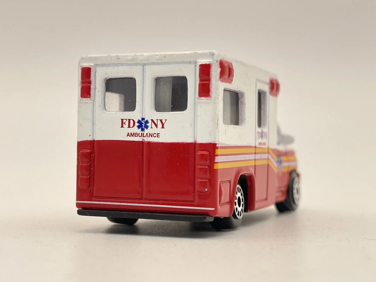 Ford F-Series Ambulance, Realtoy, Resoraki, Die cast 1:64 – zdjęcie 5