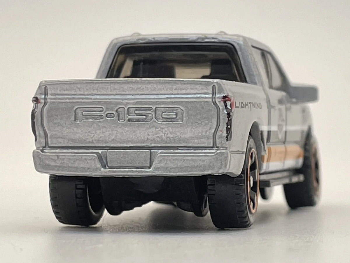 2022 FORD F-150 LIGHTNING, Matchbox 2021 Die cast HFP02 MB1295 Srebrny 1:64 – zdjęcie 5