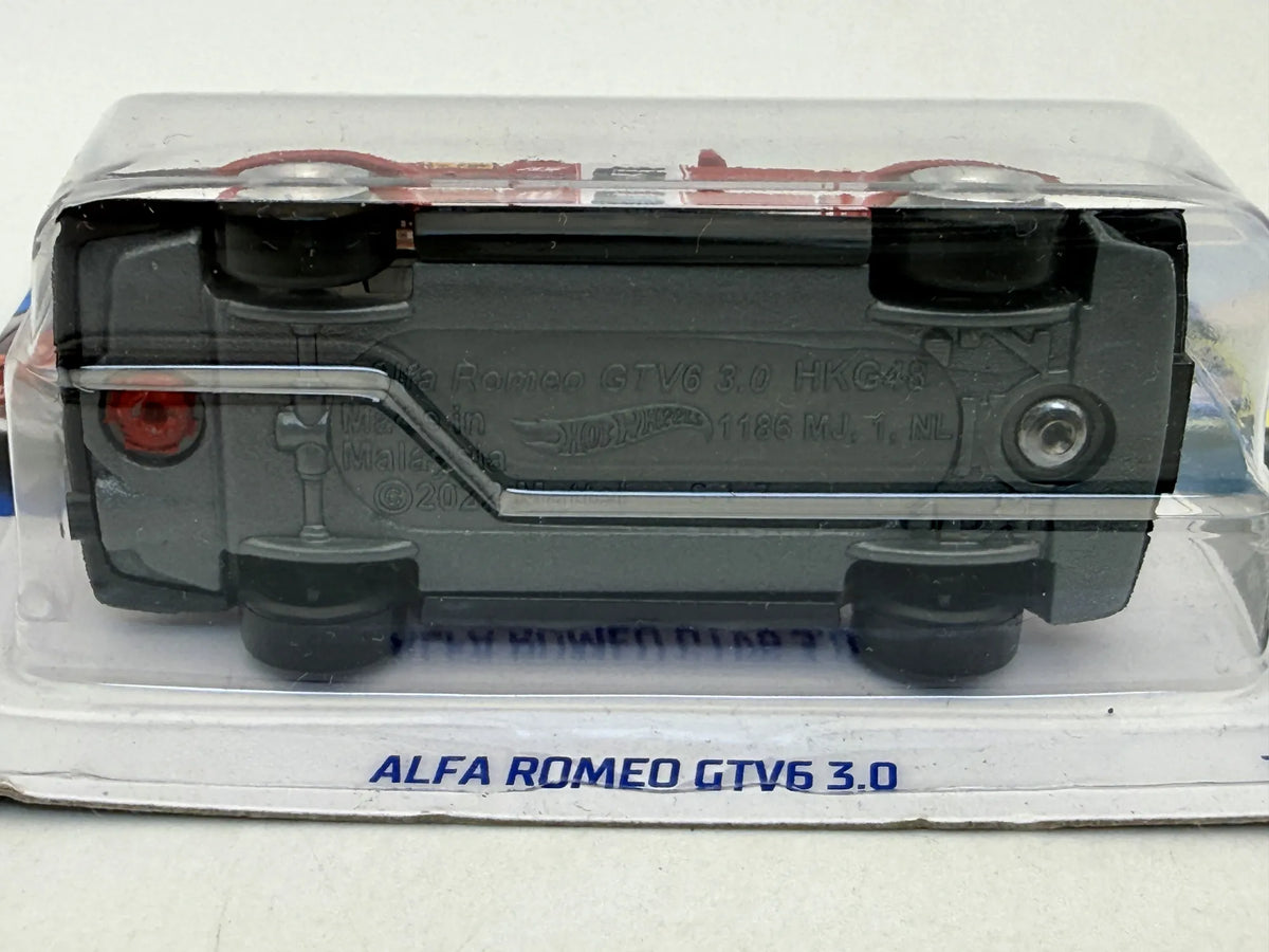 ALFA ROMEO GTV6 3.0 Retro Racers Hot Wheels 2023 Czerwony 1:64 – zdjęcie 5