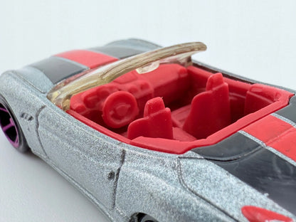 Ferrari California Hot Wheels 2008 Srebrny 1:64 – zdjęcie 5
