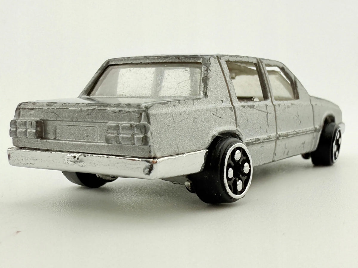 Europejski Sedan Klasy Średniej Z Lat 80. Dynawheels Zylmex Srebrny 1:64 – zdjęcie 5