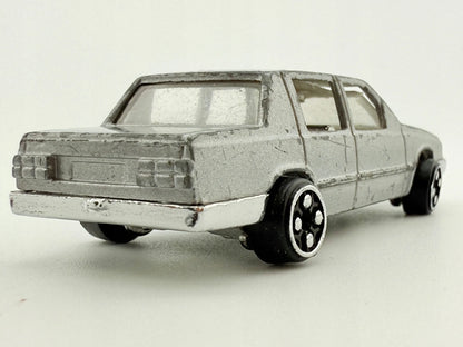 Europejski Sedan Klasy Średniej Z Lat 80. Dynawheels Zylmex Srebrny 1:64 – zdjęcie 5