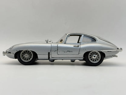 Jaguar E-Type Series 1 Coupe Bburago 1961 Srebrny 1:18 Made in Italy – zdjęcie 5