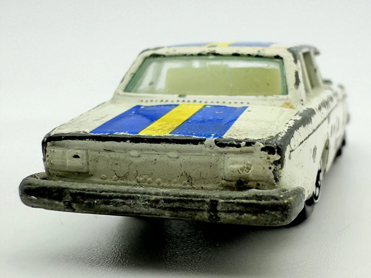 Sedan Wyścigowy Yatming Biały 1:64 – zdjęcie 5