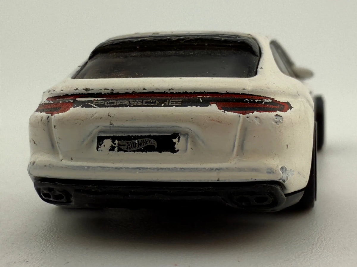 Porsche Panamera Turbo S E-Hybrid Sport Turismo Hot Wheels 2018 Biały 1:64 – zdjęcie 5