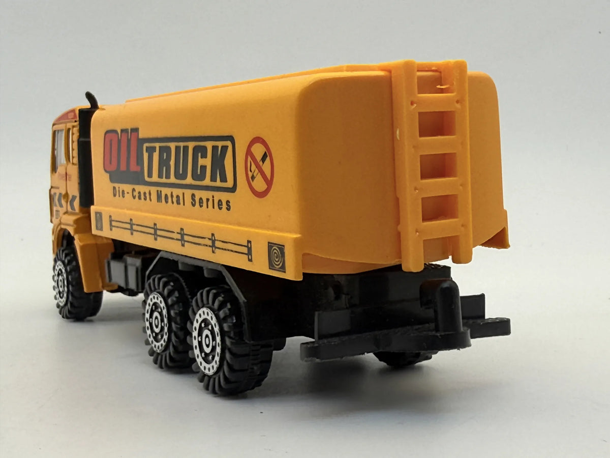 Ciężarówka CYSTERNA PALIWOWA 6X4 2018 Żółty 1:43 Oil Truck – zdjęcie 5