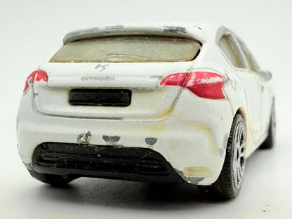 Citroën Ds4 Majorette Biała 1:64 – zdjęcie 5