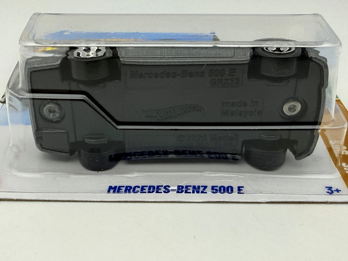 MERCEDES-BENZ 500 E '70 VS '90 Hot Wheels 2025 Szary 1:64 Protektor – zdjęcie 5