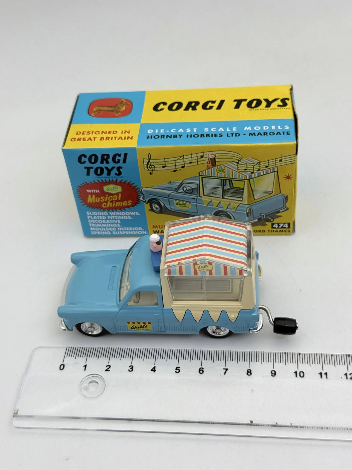WALL'S ICE CREAM VAN ON FORD THAMES Corgi Jasnoniebieski 1:43 – zdjęcie 5