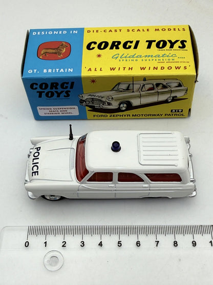 FORD ZEPHYR MOTORWAY PATROL POLICE Policja Corgi Biały 1:43 – zdjęcie 5