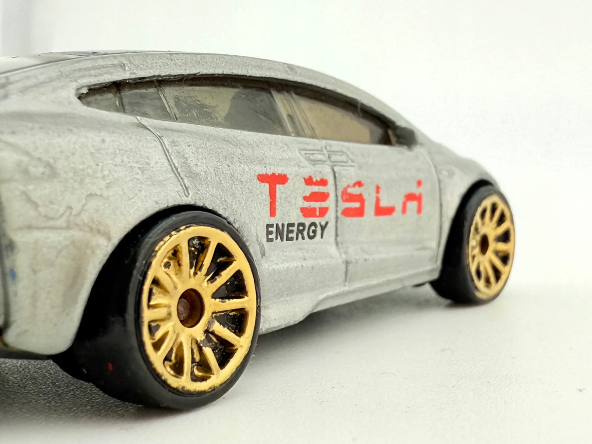 Tesla Model X Mainline Hot Wheels 2018 Srebrny 1:64 – zdjęcie 5
