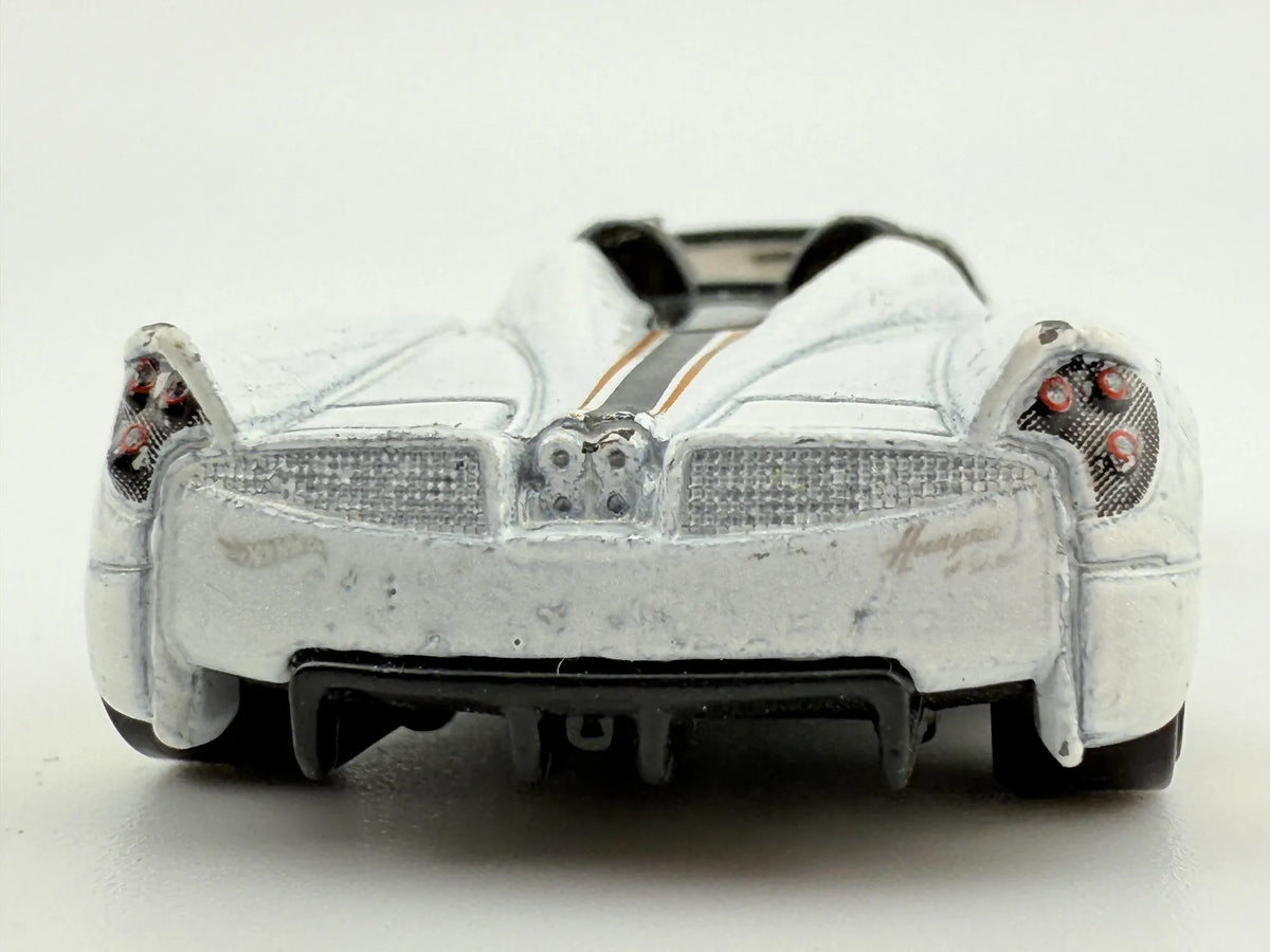 '17 PAGANI HUAYRA ROADSTER, Hot Wheels 2017, Die cast DTW86, Biały, 1:64 – zdjęcie 5