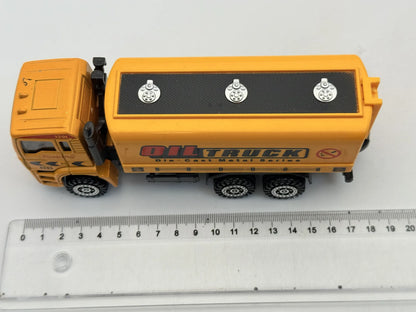 Ciężarówka CYSTERNA PALIWOWA 6X4 2018 Żółty 1:43 Oil Truck – zdjęcie 6