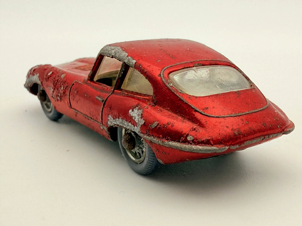 E Type Jaguar Lesney Czerwony 1:64 Made in Anglia – zdjęcie 6