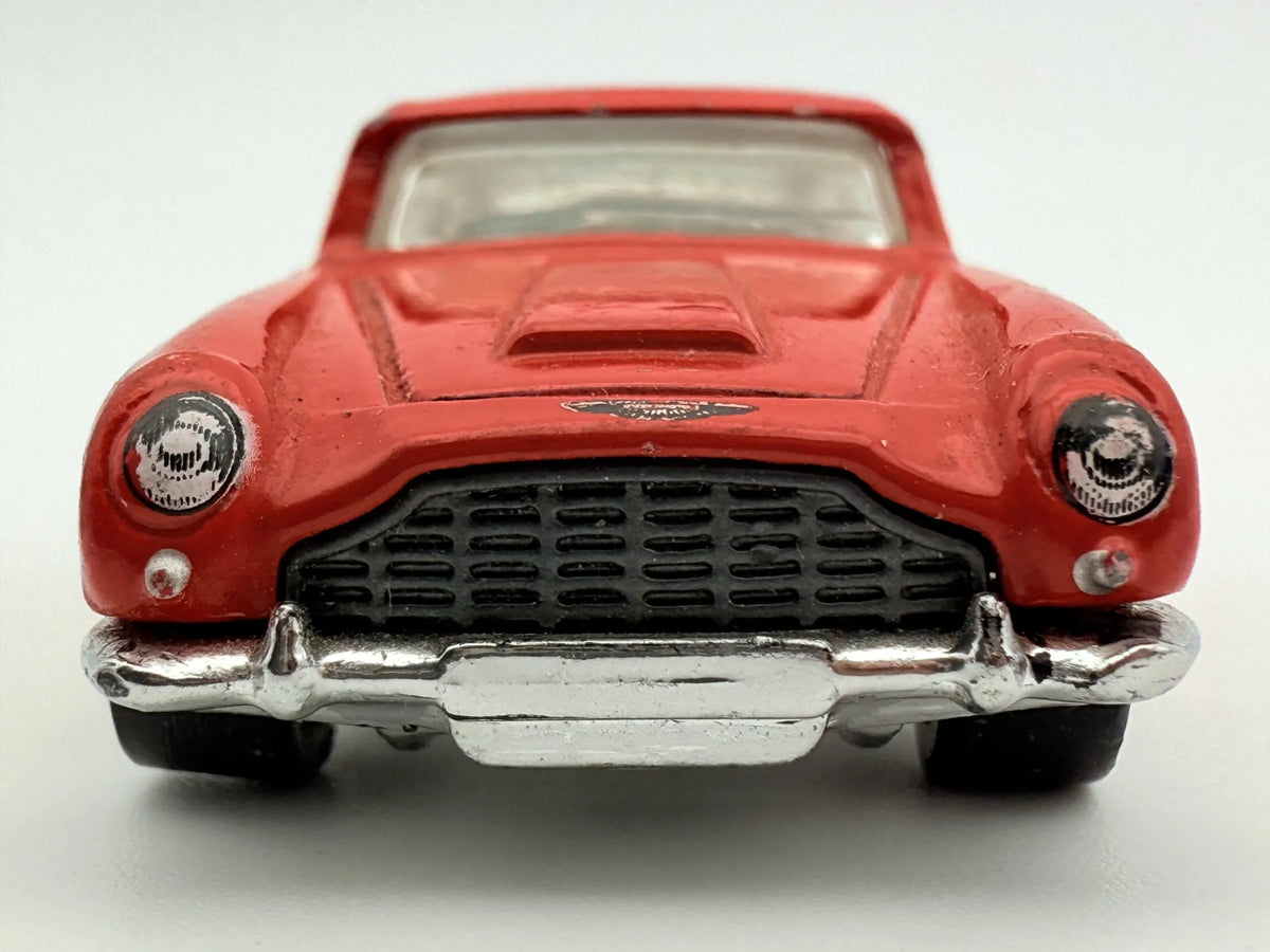 Aston Martin 1963 Db5 Hot Wheels Czerwony 1:64 – zdjęcie 6