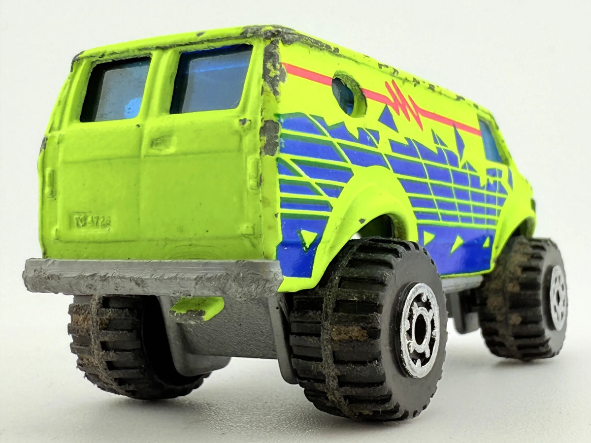 4X4 Chevy Van Matchbox Żółty 1:64 – zdjęcie 6