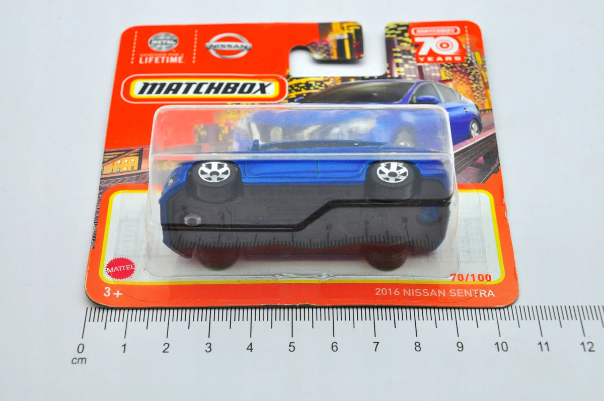 2016 Nissan Sentra Matchbox 2022 Niebieski 1:64 – zdjęcie 6