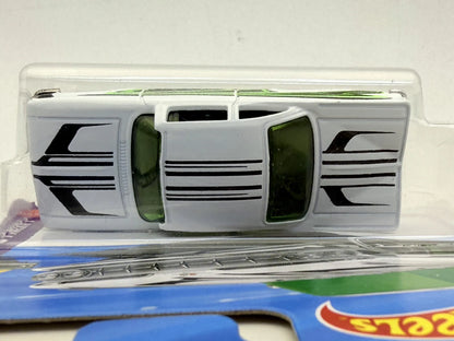 '59 Chevy Impala Mainline Hot Wheels 2026 Biały 1:64 – zdjęcie 6