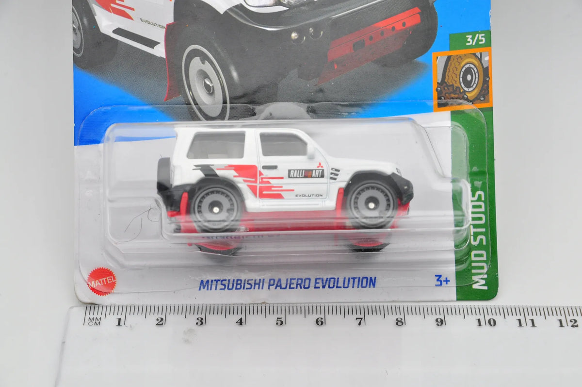 Mitsubishi Pajero Evolution Mud Studs Hot Wheels 2021 Biały 1:64 – zdjęcie 6