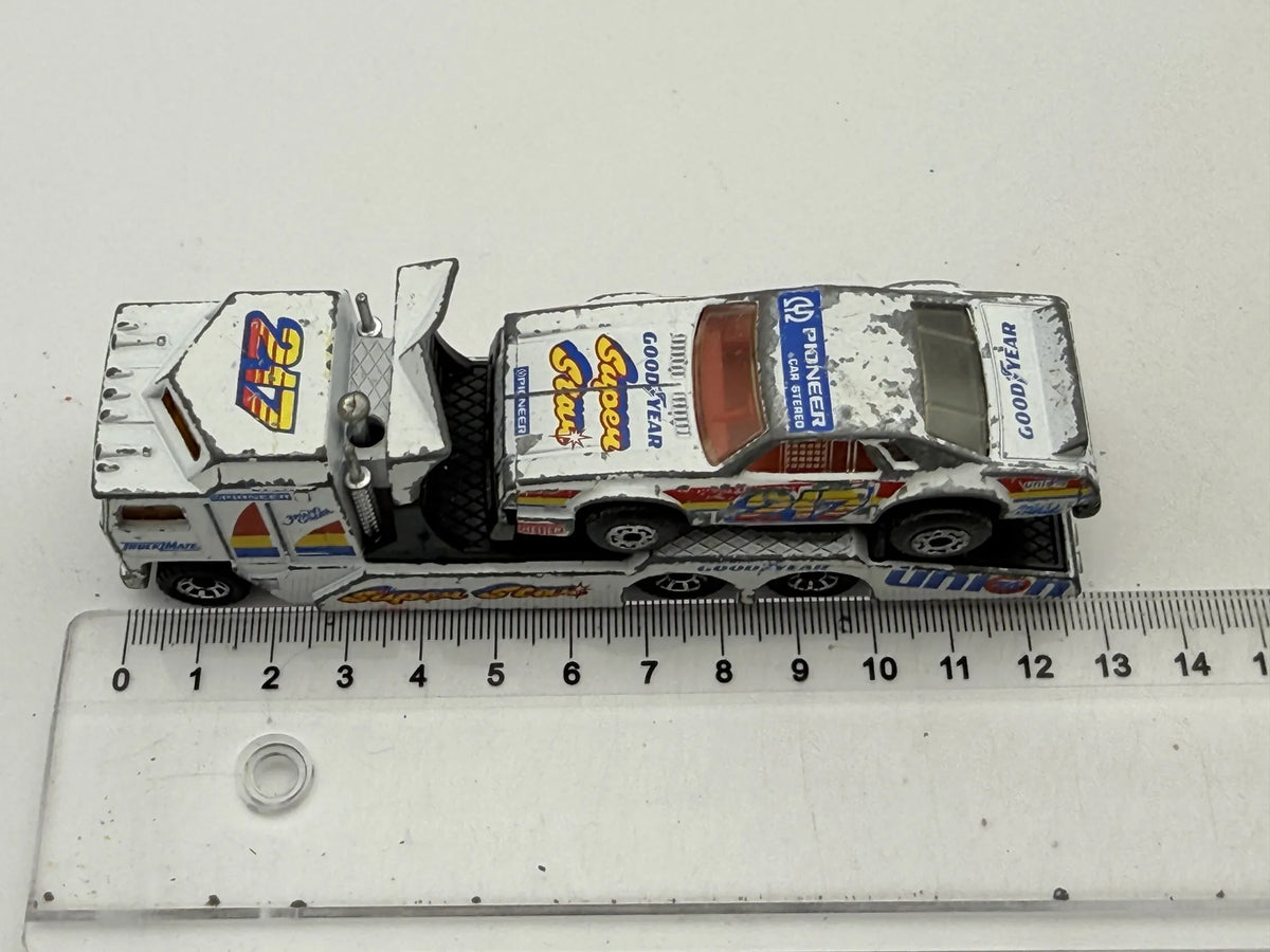 Team Convoy TM-2 Kenworth + Chevy Pro Truckmate Matchbox 1983 Biały 1:80 – zdjęcie 6