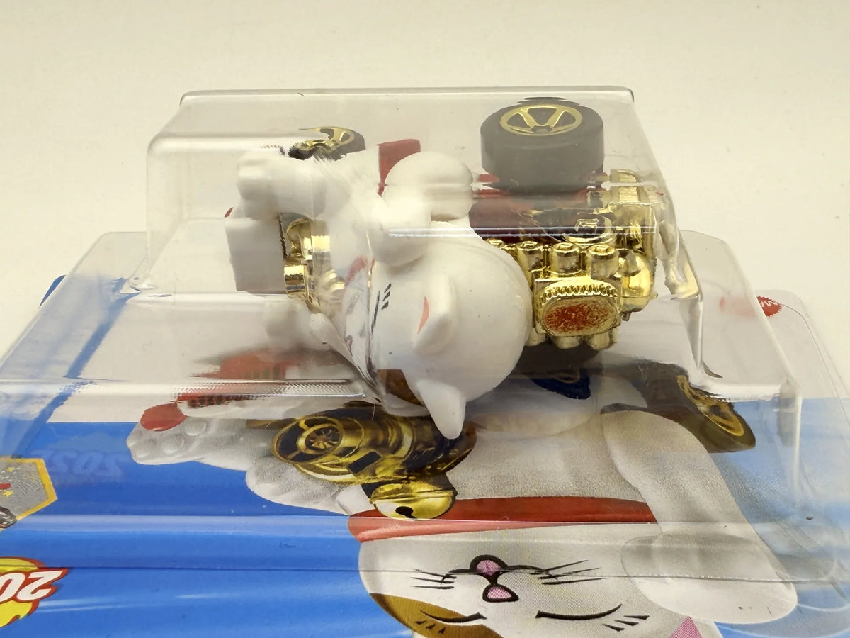 FELINE LUCKY HW CELEBRATION RACER Hot Wheels 2025 Biały 1:64 – zdjęcie 6