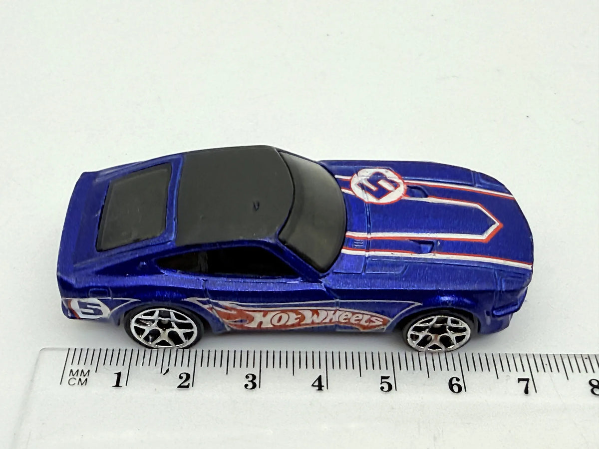 Datsun 240Z Hot Wheels Niebieski 1:64 – zdjęcie 6