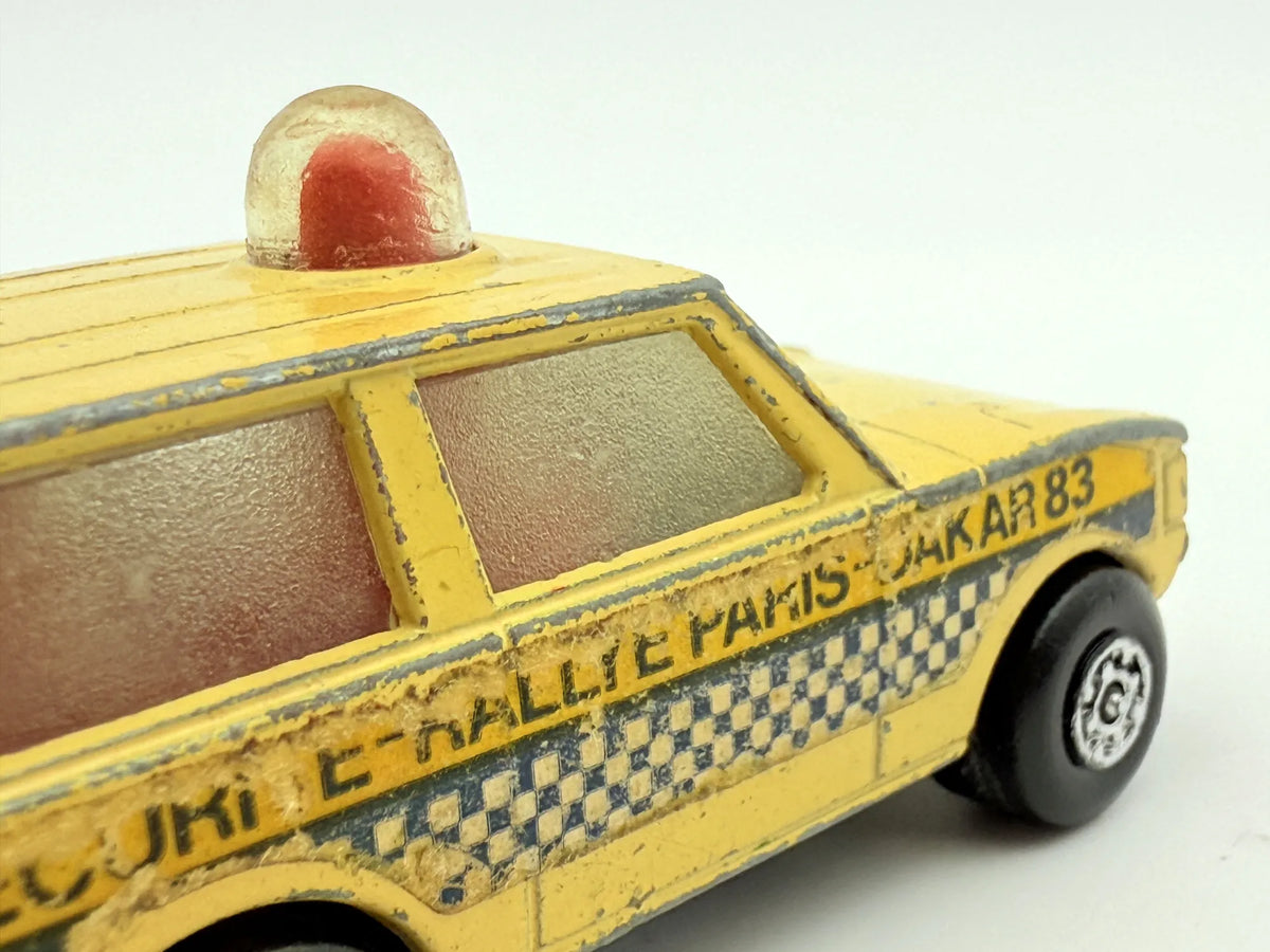 Police Patrol Matchbox Żółty 1:64 Made in Anglia – zdjęcie 6