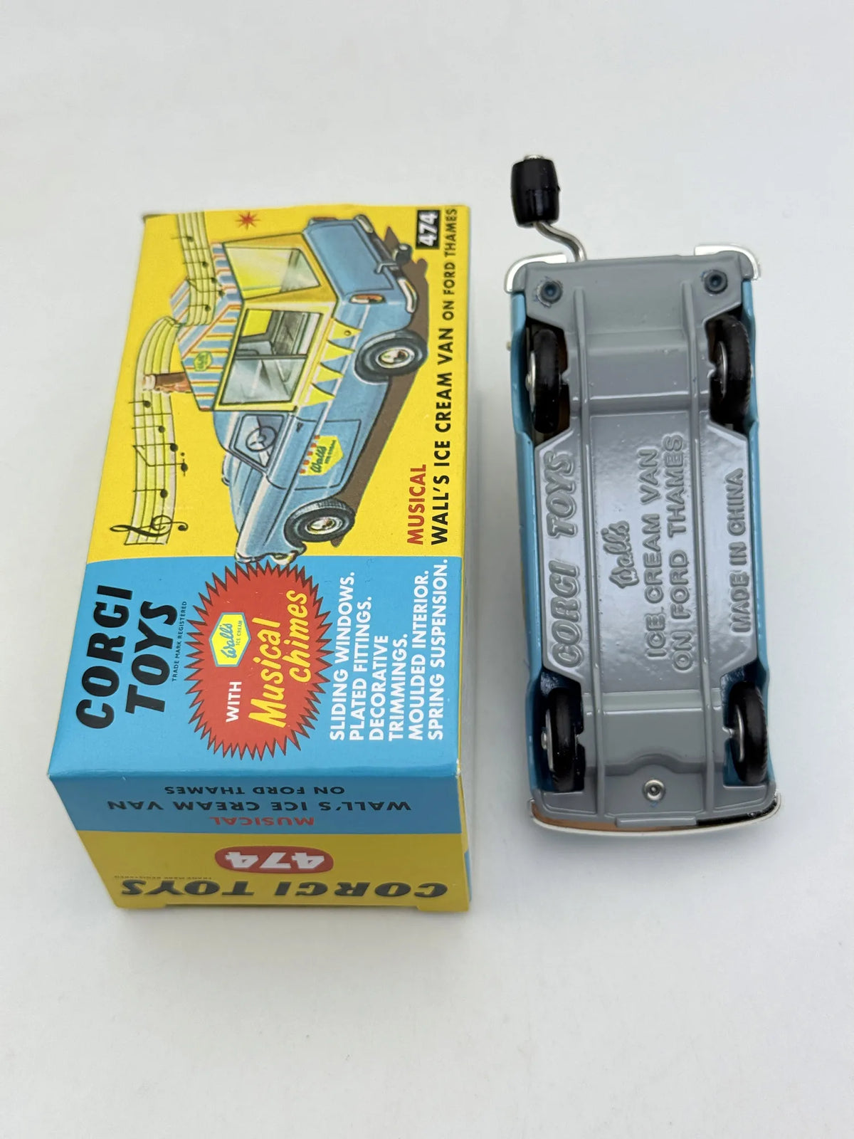 WALL'S ICE CREAM VAN ON FORD THAMES Corgi Jasnoniebieski 1:43 – zdjęcie 6