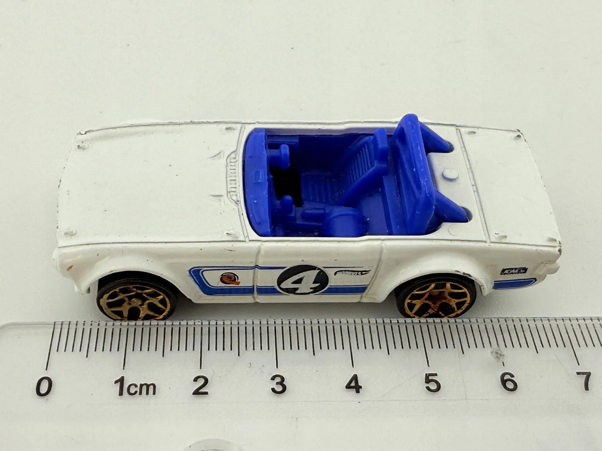Triumph Tr6 Hot Wheels 2009 Biały 1:64 – zdjęcie 6