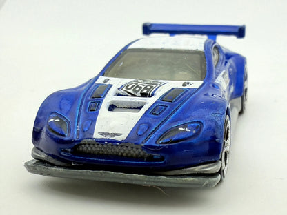 Aston Martin Vantage Gt3 Hot Wheels Niebiesko-Biała 1:64 – zdjęcie 6