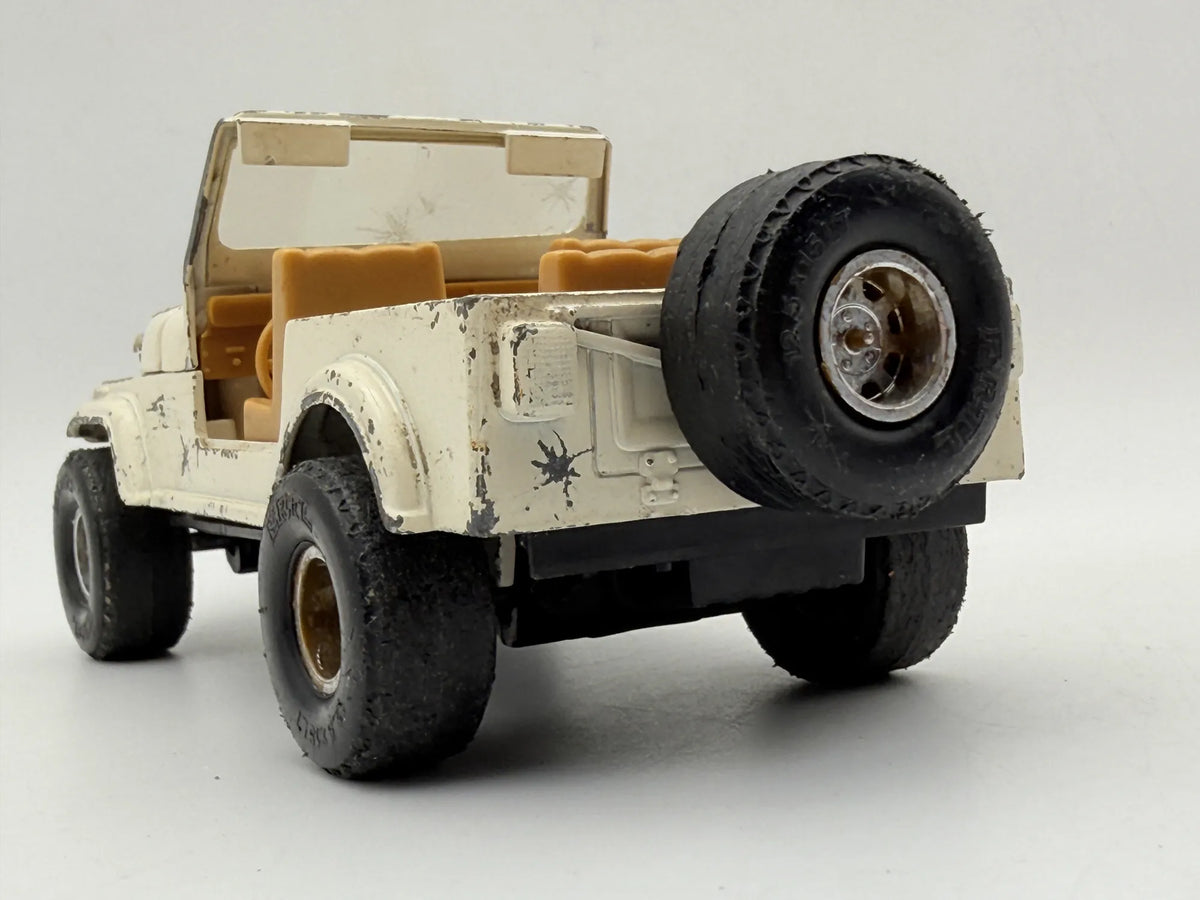 Jeep Ertl '80 Kremowy 1:20 – zdjęcie 6
