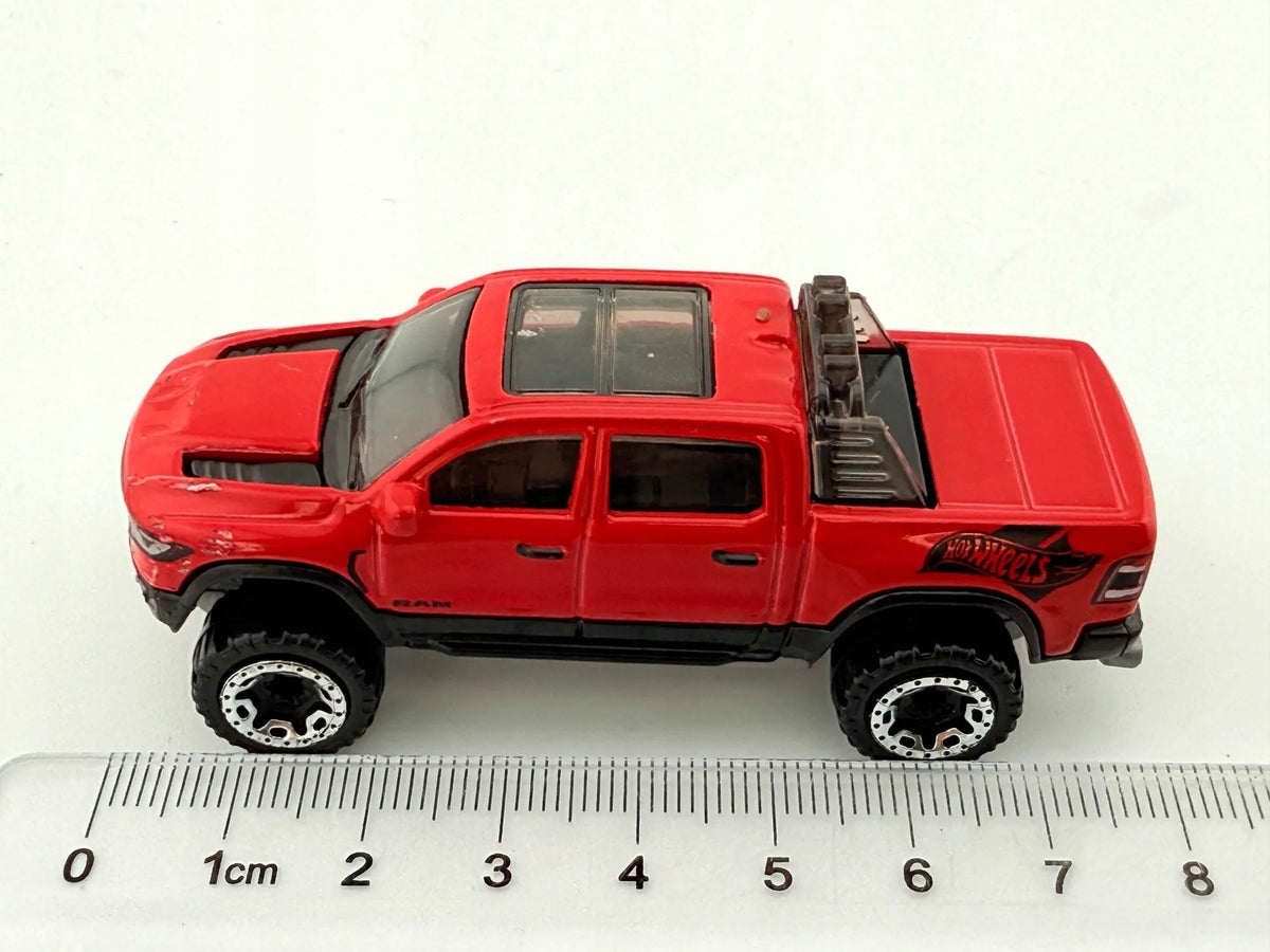 Ram 1500 Hot Wheels 2023 Czerwony 1:64 – zdjęcie 6