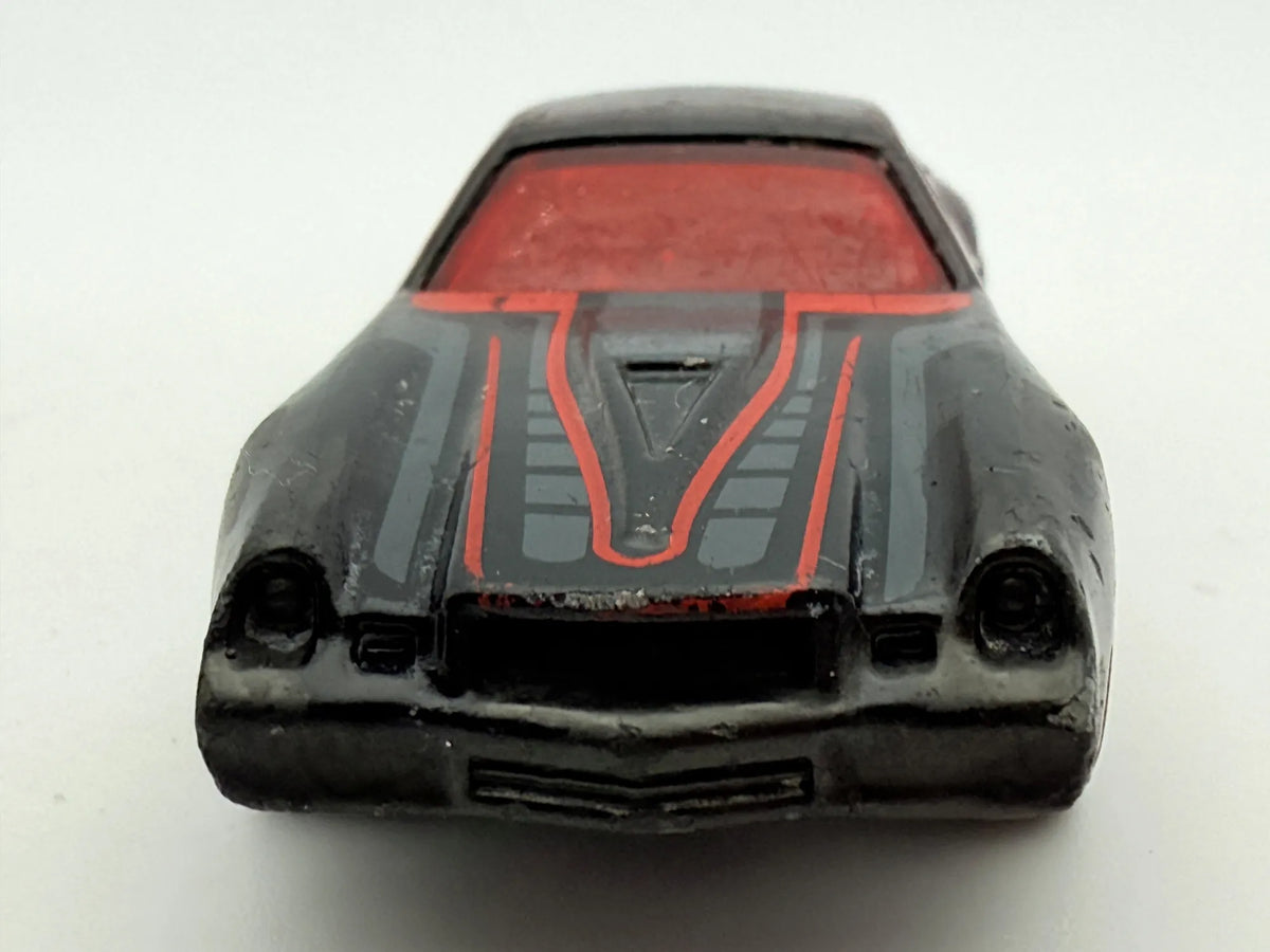 Camaro Z28 Hot Wheels Czarna 1:64 – zdjęcie 6