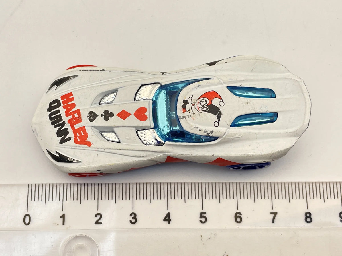 HARLEY QUINN, DC Comics, Hot Wheels, Die cast BDD03, Biały, 1:64, Resoraki – zdjęcie 6