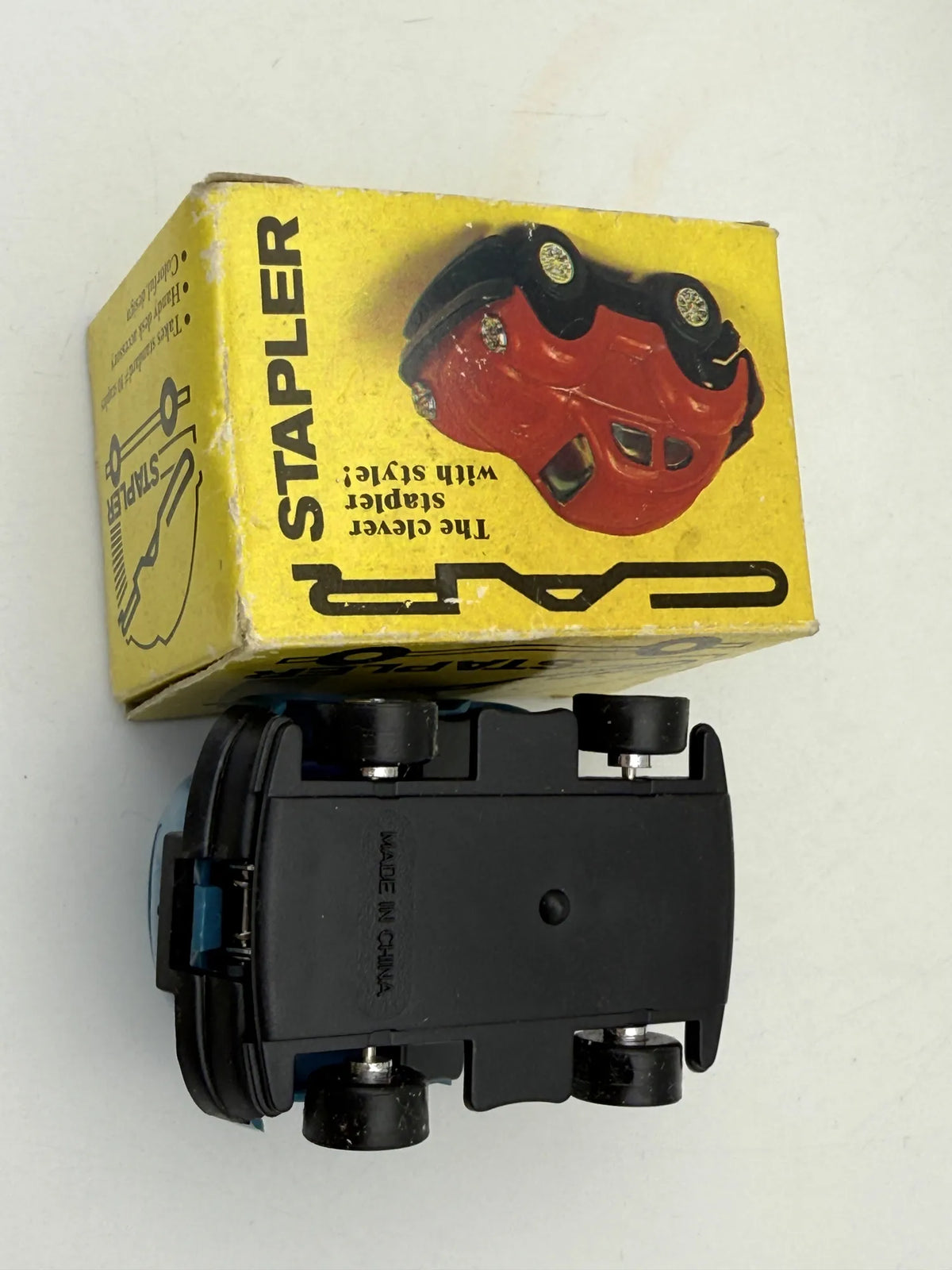 VOLKSWAGEN BEETLE Stapler '90 Niebieski 1:32 Zszywacz – zdjęcie 6