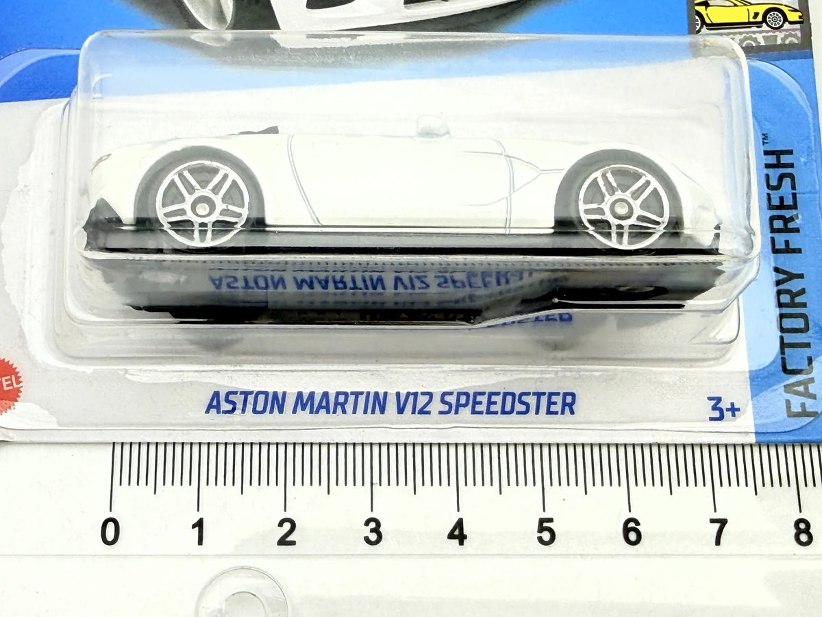 ASTON MARTIN V12 SPEEDSTER, Hot Wheels 2021, Die cast HHF41, Biały, 1:64 – zdjęcie 6