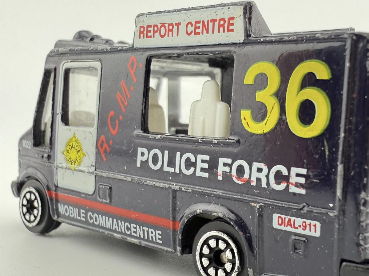 POLICE FORCE VAN Jak Mercedes 208 Kaczka, Die cast 07/10, 1:64, Resoraki – zdjęcie 5