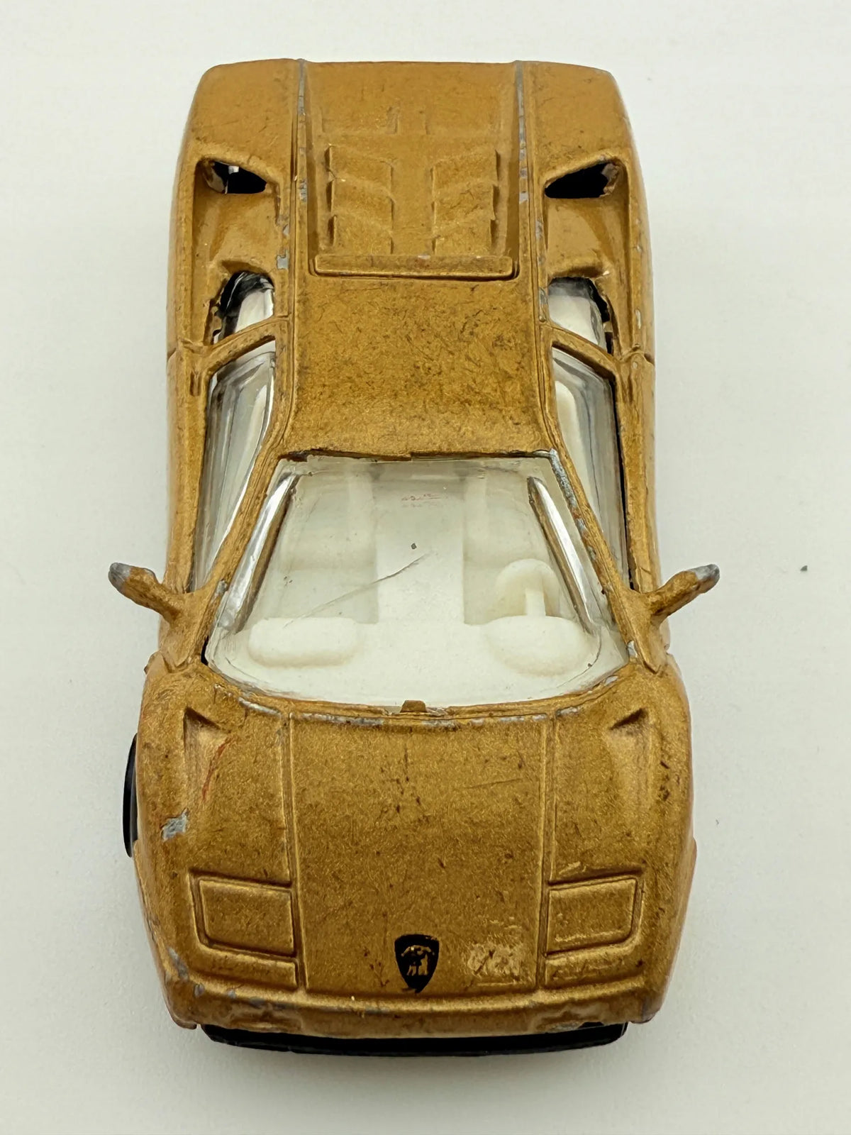 Ferrari F40 Maisto Złoty 1:64 – zdjęcie 6